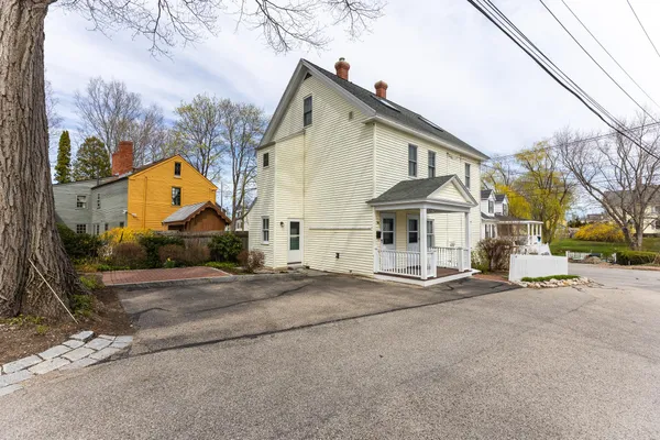 $3,100 | 19 Blossom Street, Portsmouth, NH 03801