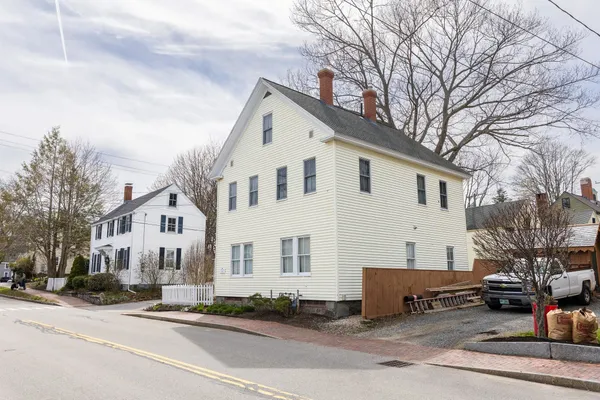 $3,100 | 19 Blossom Street, Portsmouth, NH 03801