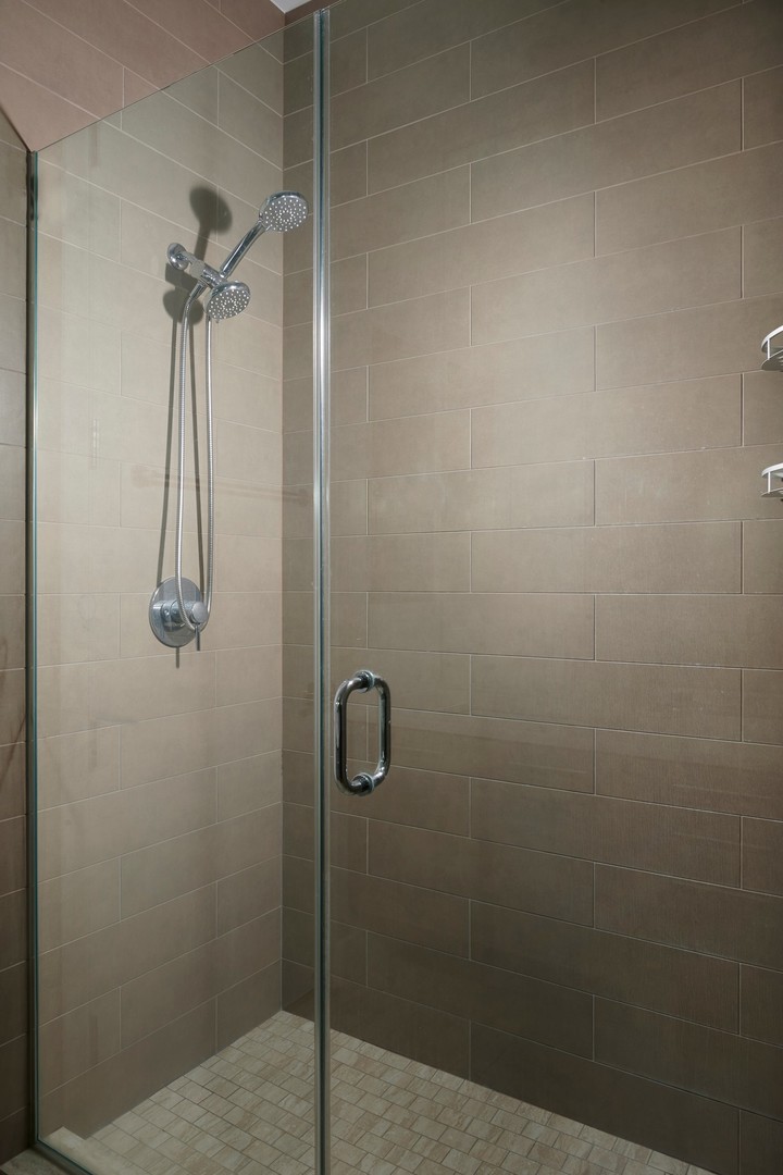 1100 West Adams Street, Unit 2N Chicago, IL 60607 - Photo 14 of 23 a bathroom with a shower