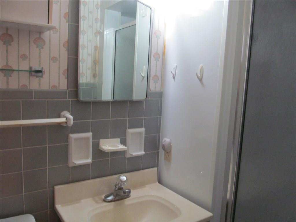 5213 Dickson Road Indianapolis, IN 46226 - Photo 11 of 25 Gallery Image 11