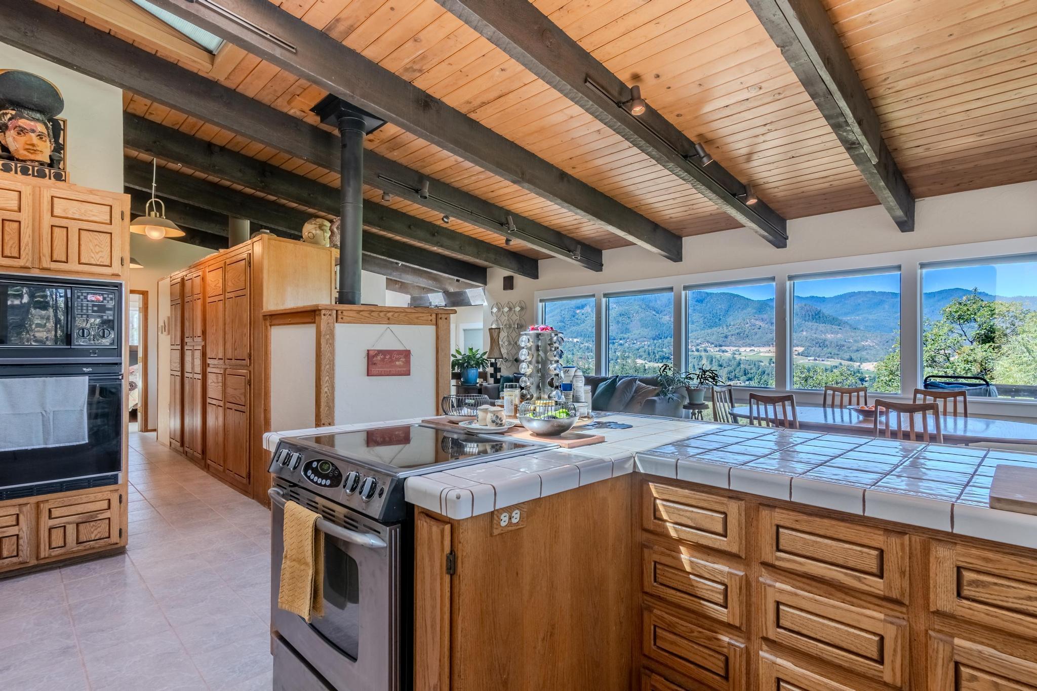 2850 Quail Run Road Talent, OR 97540 - Photo 8 of 55 01-21
