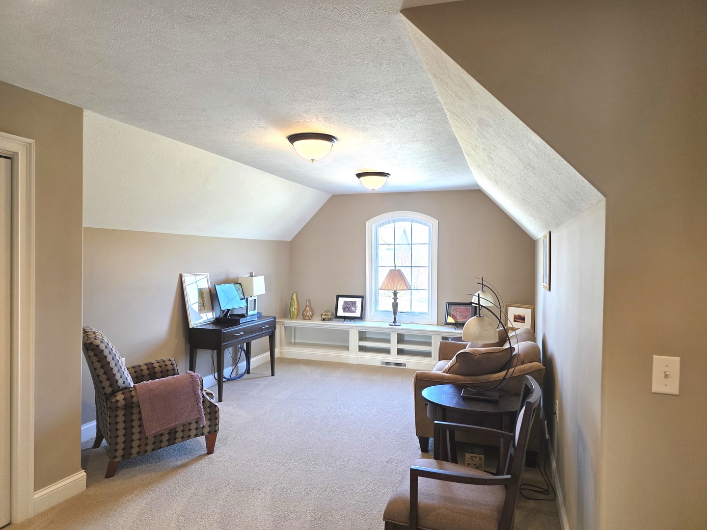 9667 Crossbow Drive Bloomington, IL 61705 - Photo 40 of 54 a living room with furniture and a large window