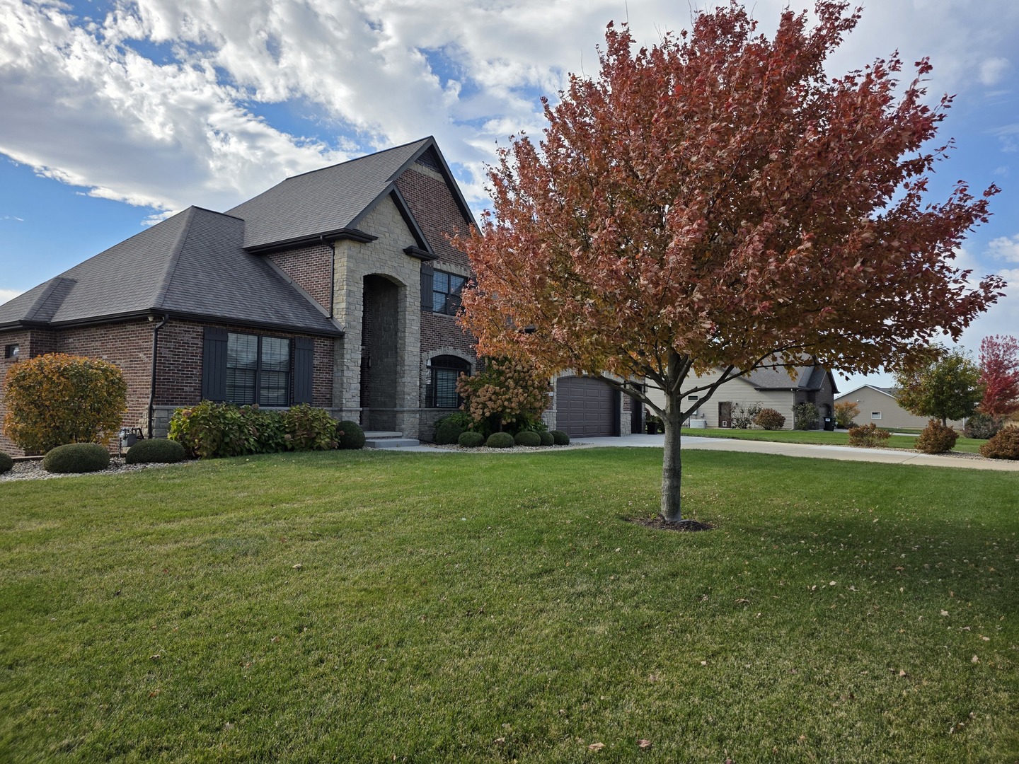 9667 Crossbow Drive Bloomington, IL 61705 - Photo 5 of 54 a front view of house with a garden