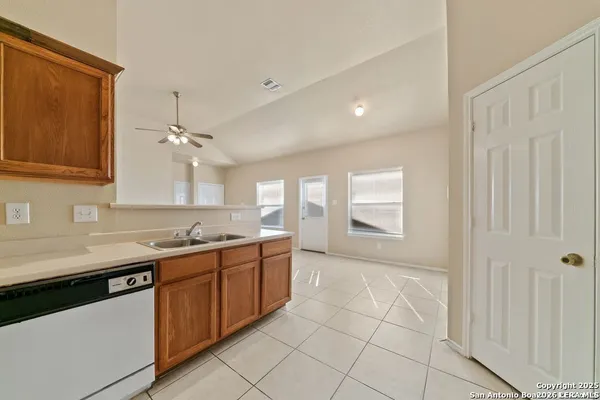 $1,395 | 7379 Longing Trail, Unit 1, San Antonio, TX 78244