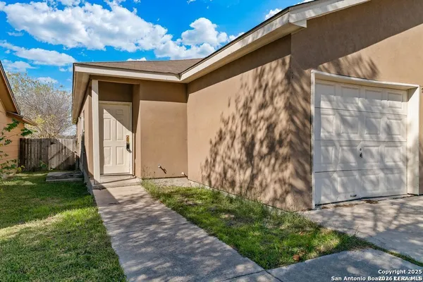 $1,395 | 7379 Longing Trail, Unit 1, San Antonio, TX 78244