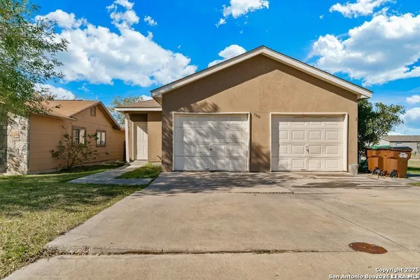 $1,395 | 7379 Longing Trail, Unit 1, San Antonio, TX 78244
