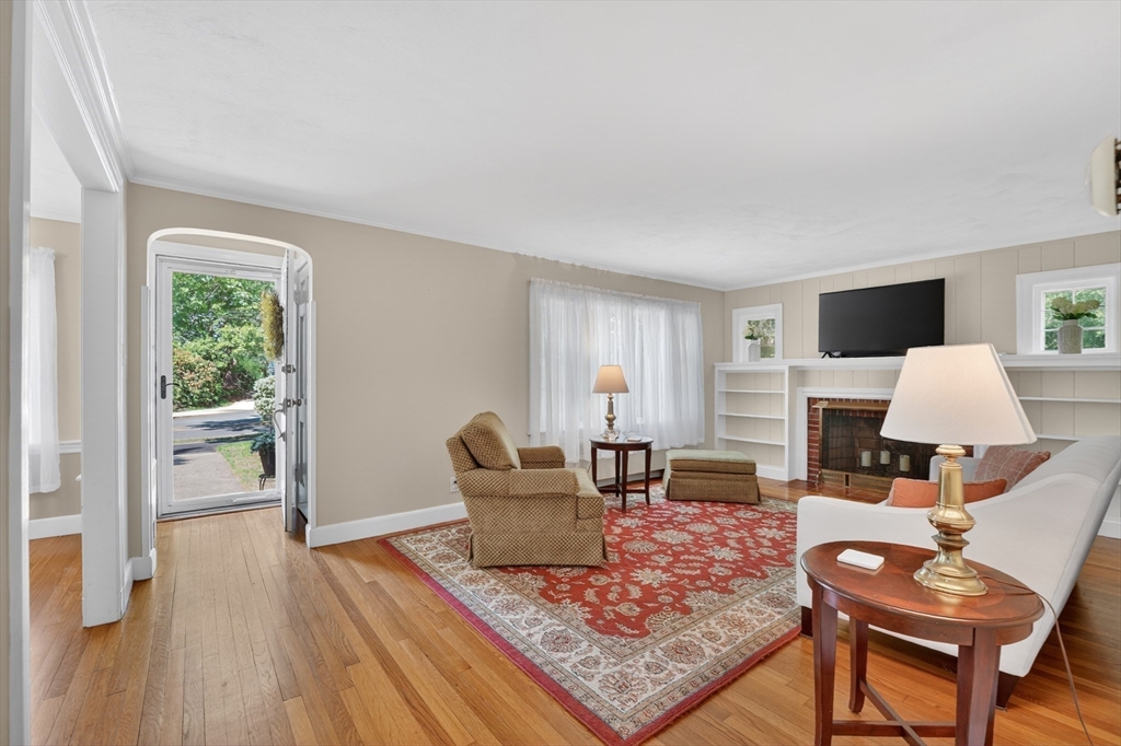 490 Webster Street Needham, MA 02494 - Photo 4 of 37