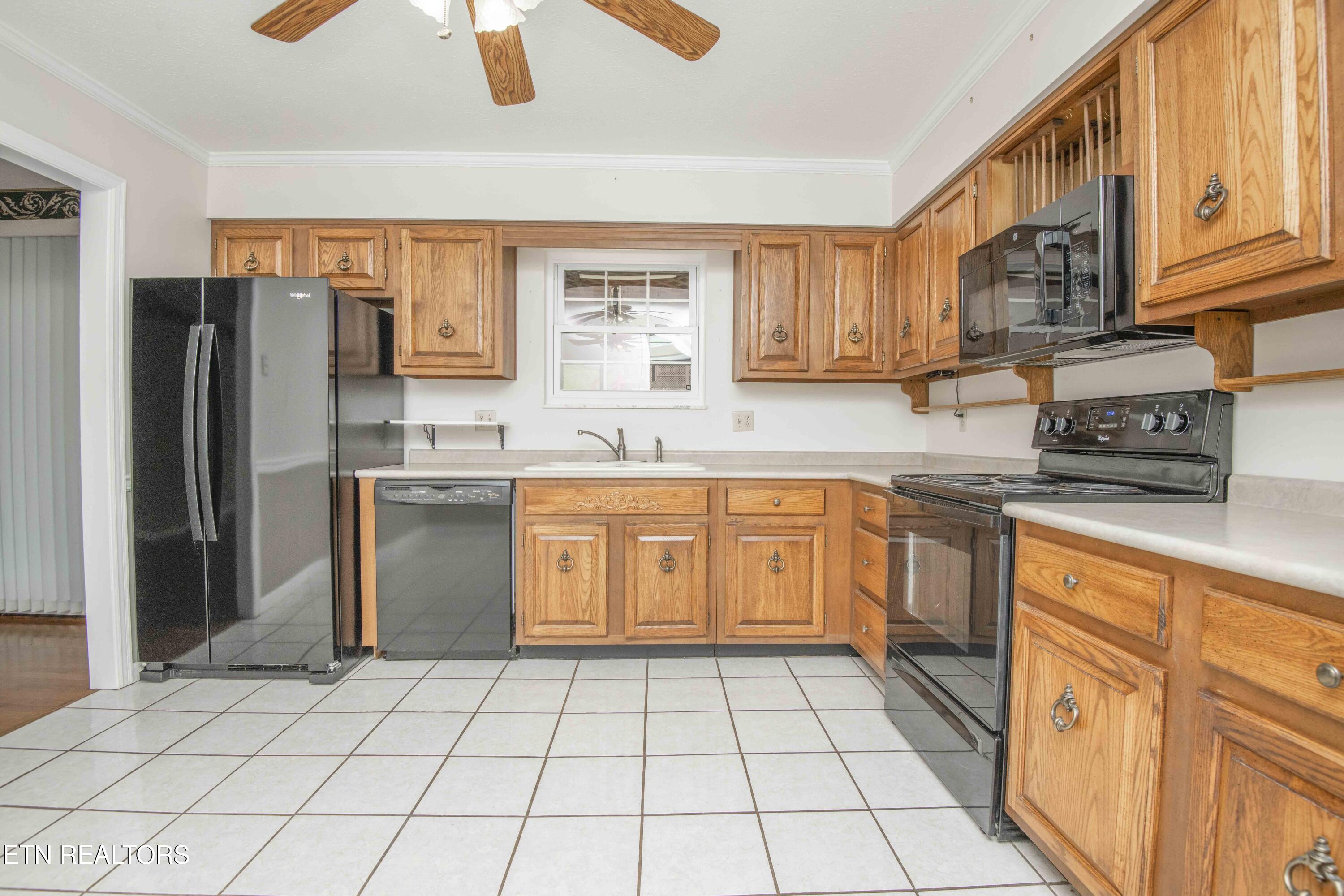 603 Riverbend Road Clinton, TN 37716 - Photo 14 of 51 kitchen 2_1