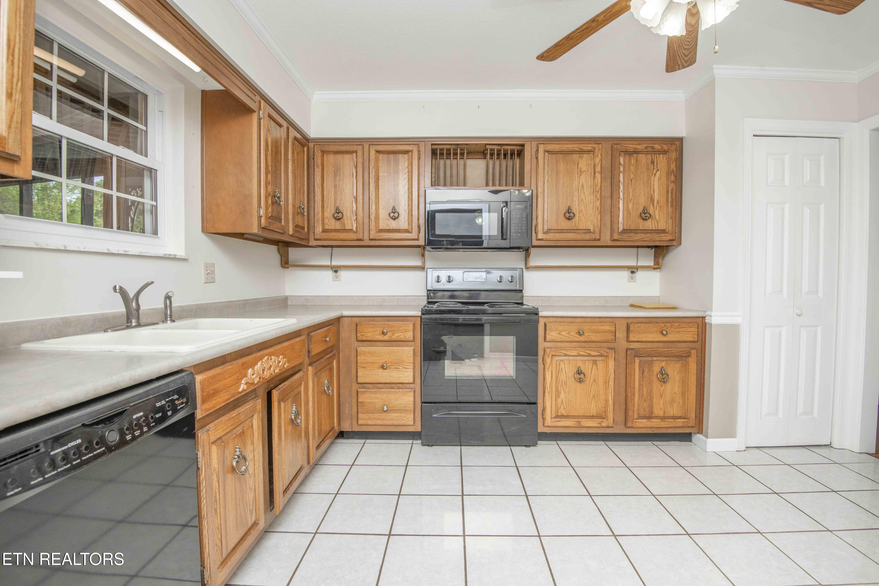 603 Riverbend Road Clinton, TN 37716 - Photo 16 of 51 kitchen 4_1