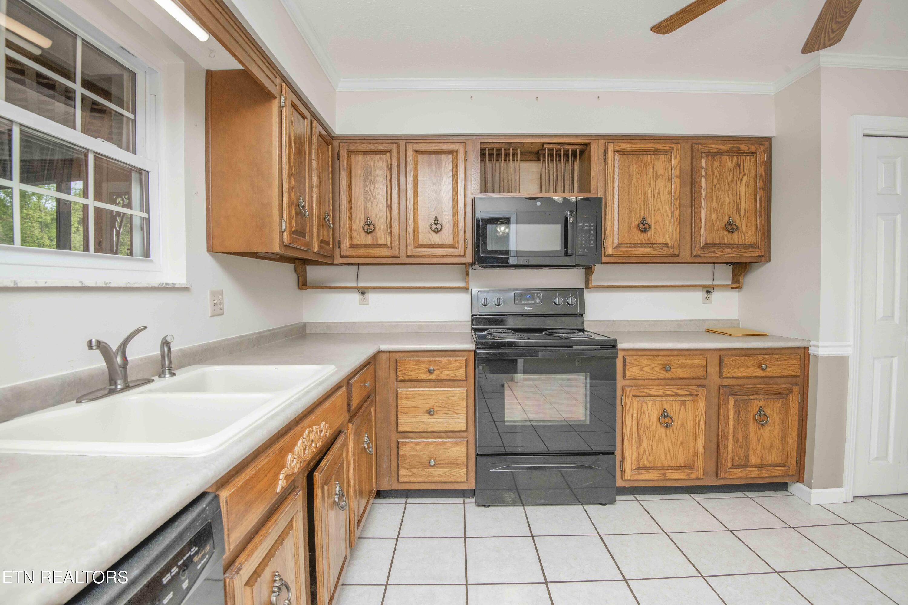 603 Riverbend Road Clinton, TN 37716 - Photo 17 of 51 kitchen_1