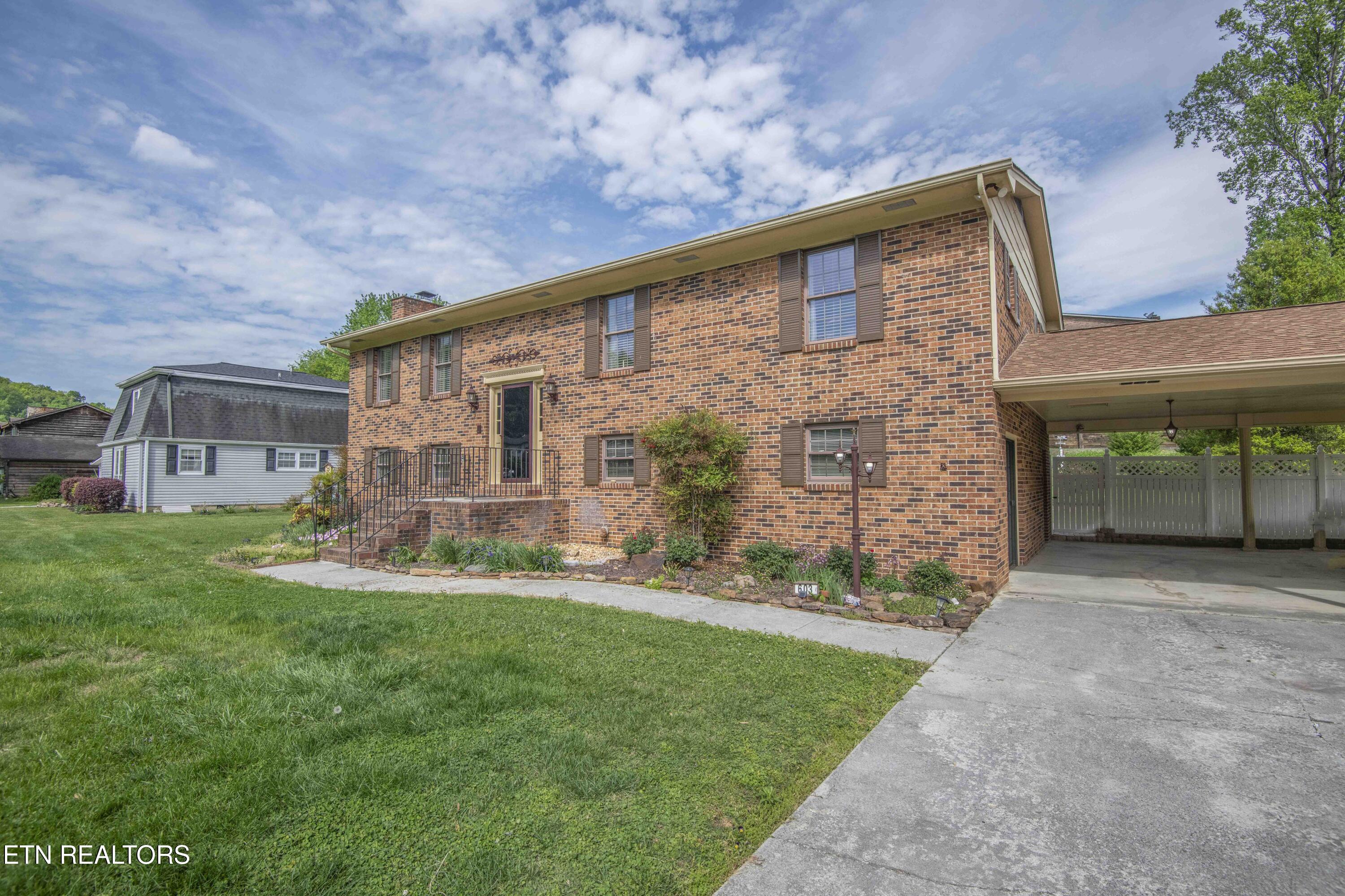 603 Riverbend Road Clinton, TN 37716 - Photo 2 of 51 exterior 1_1