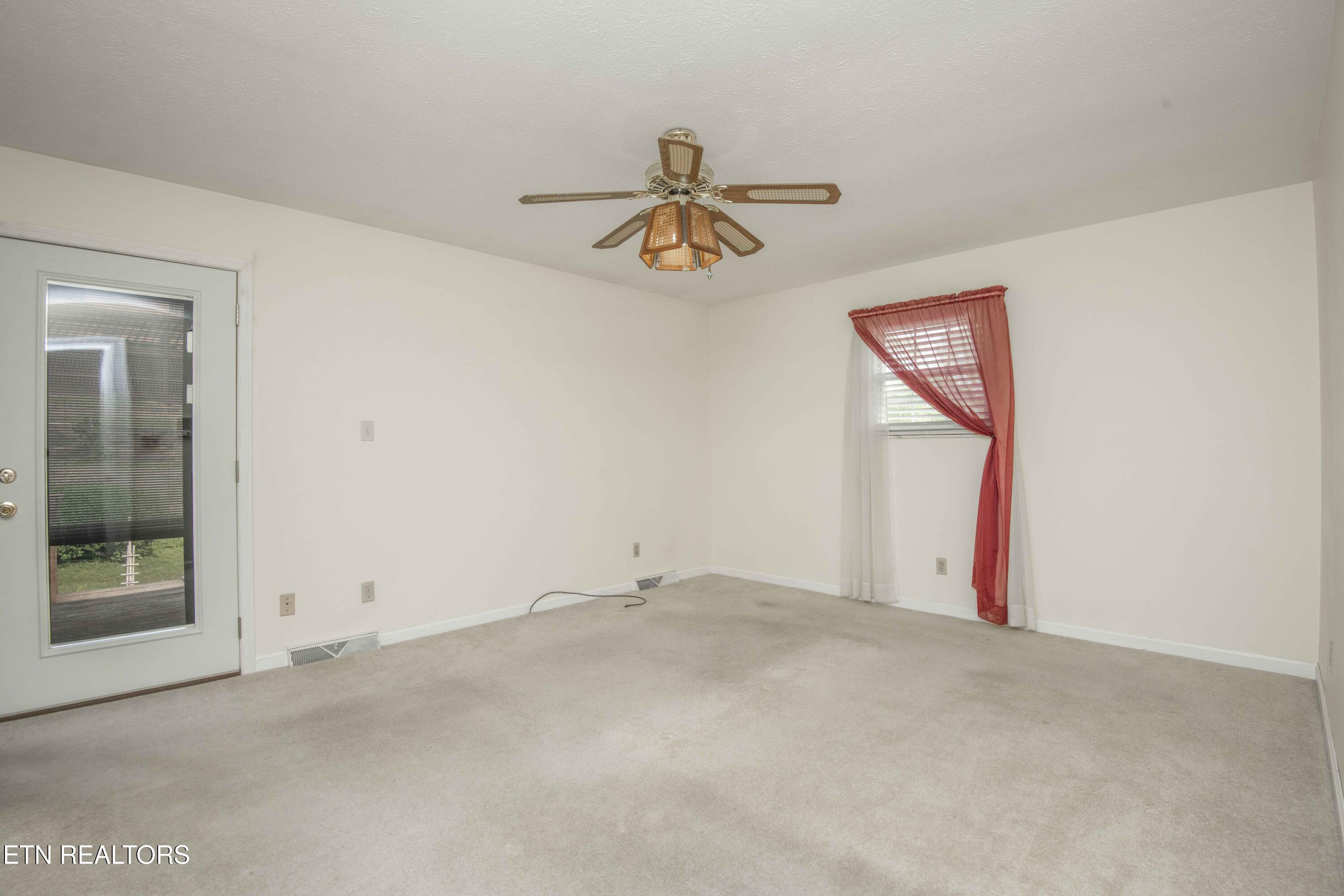 603 Riverbend Road Clinton, TN 37716 - Photo 22 of 51 master bed 3_1