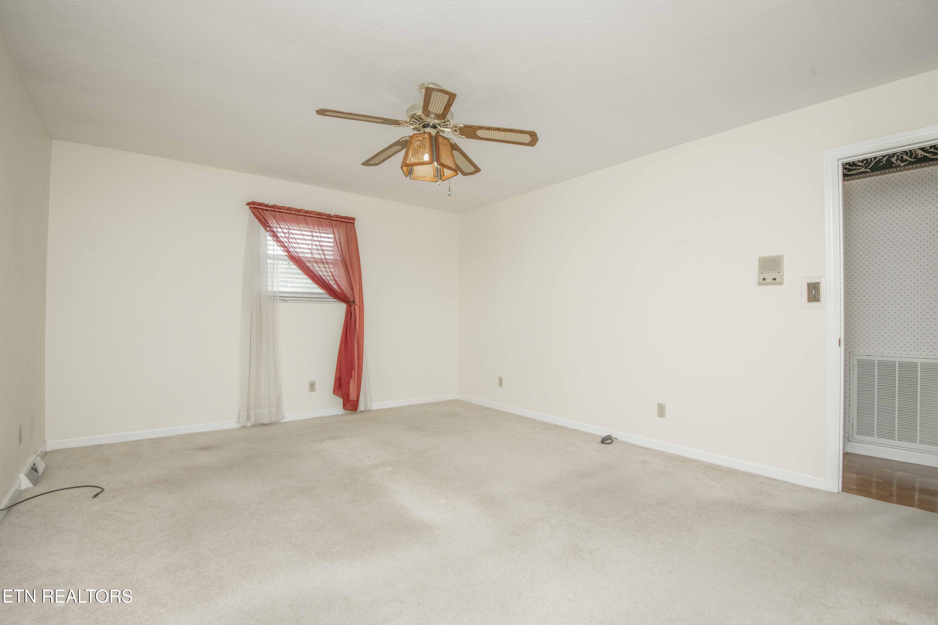 603 Riverbend Road Clinton, TN 37716 - Photo 23 of 51 master bed_1