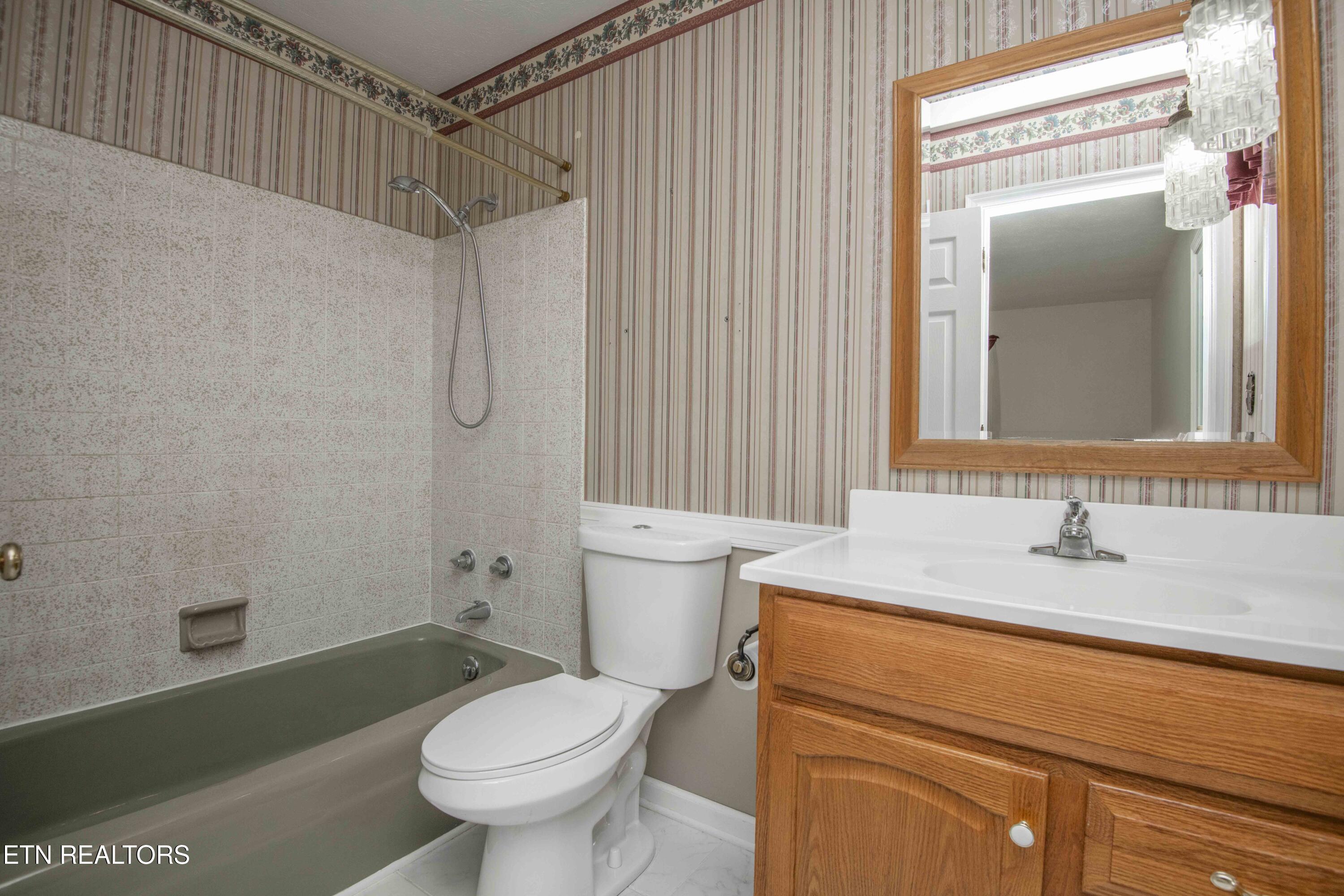 603 Riverbend Road Clinton, TN 37716 - Photo 24 of 51 master bath_1