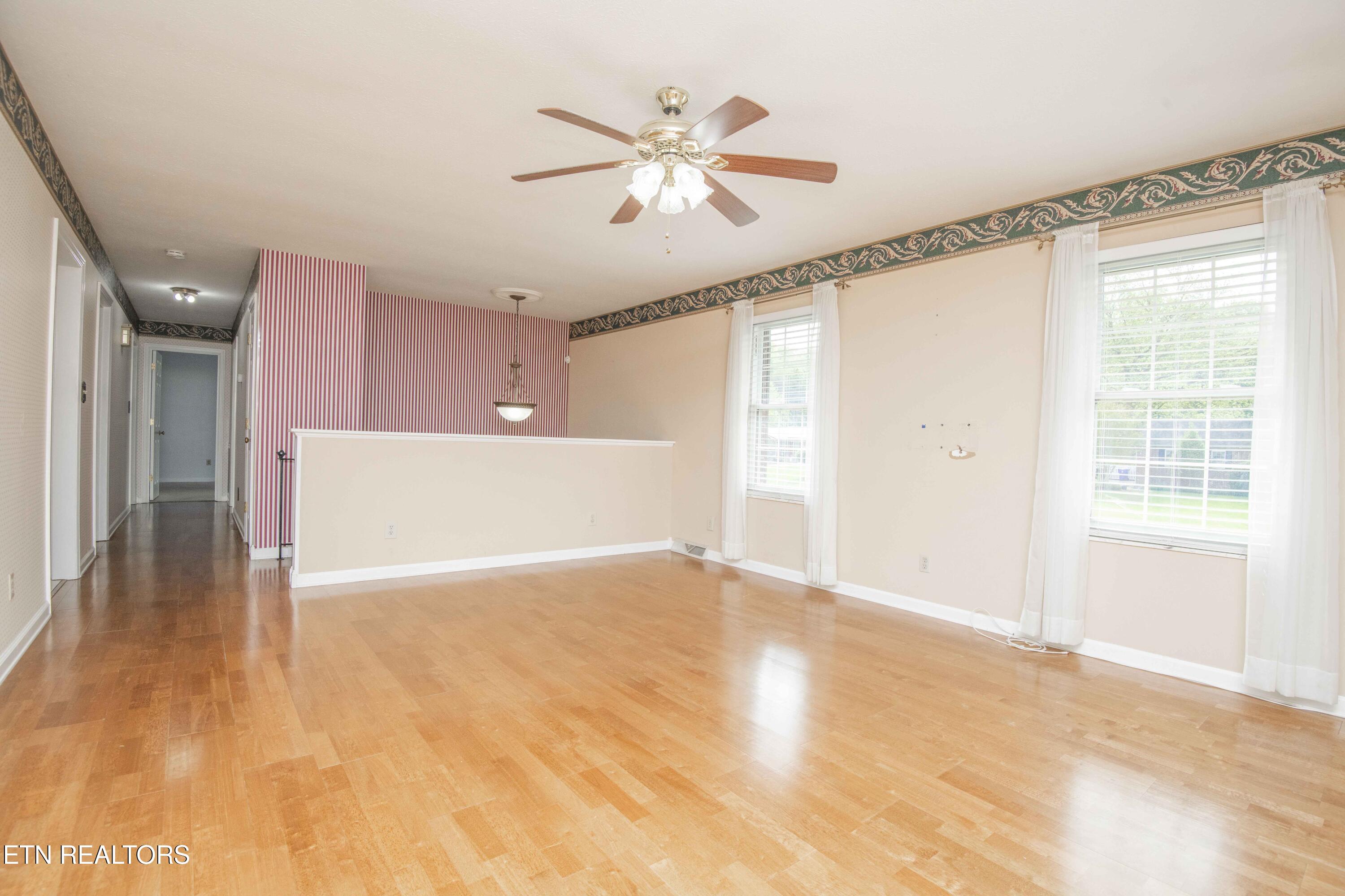 603 Riverbend Road Clinton, TN 37716 - Photo 7 of 51 living_1