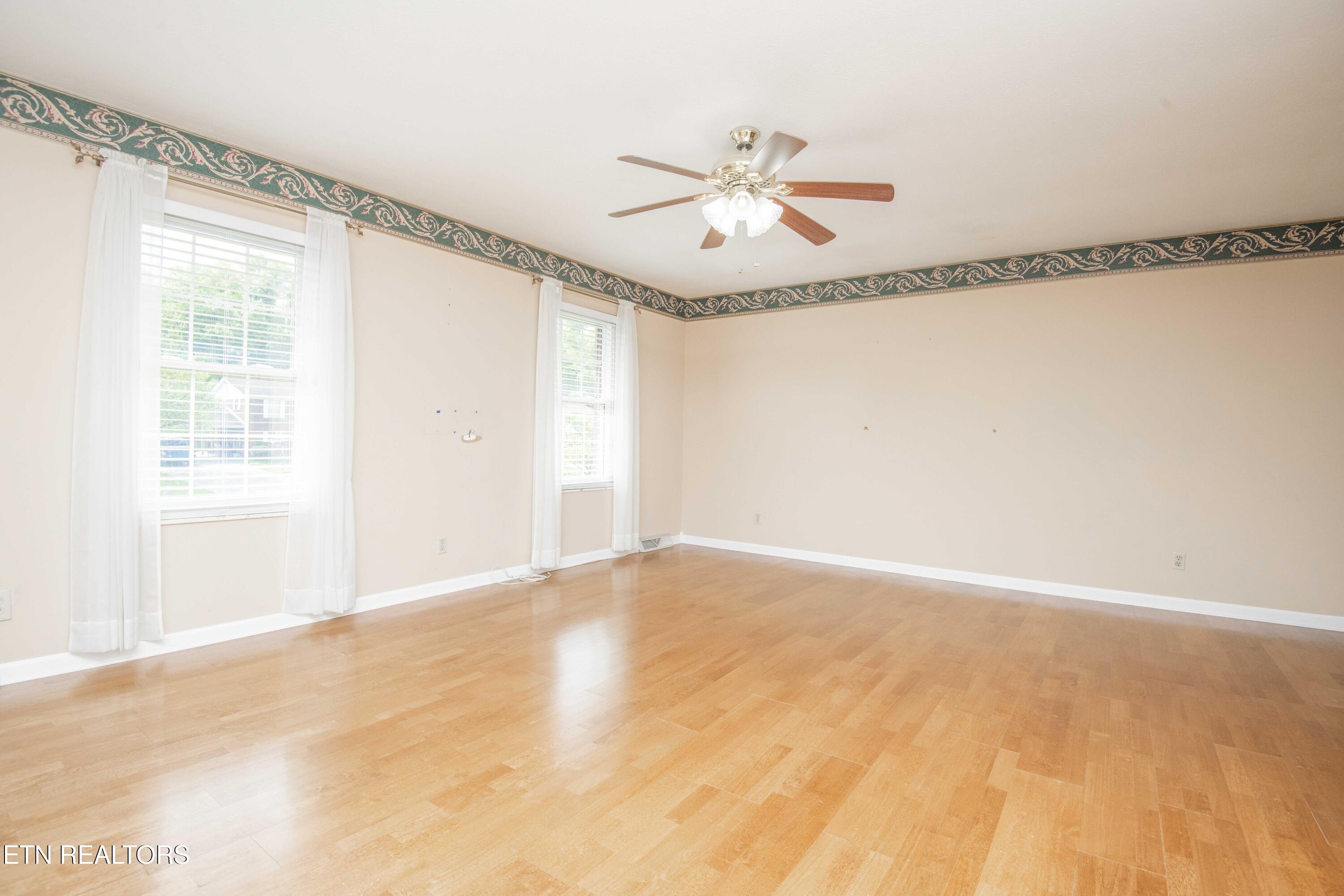 603 Riverbend Road Clinton, TN 37716 - Photo 8 of 51 living 3_1