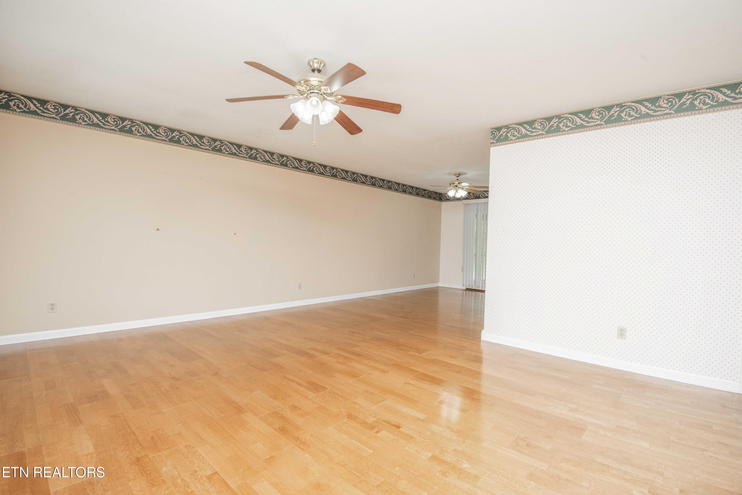 603 Riverbend Road Clinton, TN 37716 - Photo 9 of 51 living 2_1