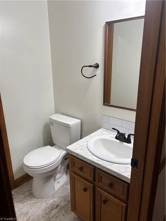 $995 | 174 Huckle Place, Lexington, NC 27292