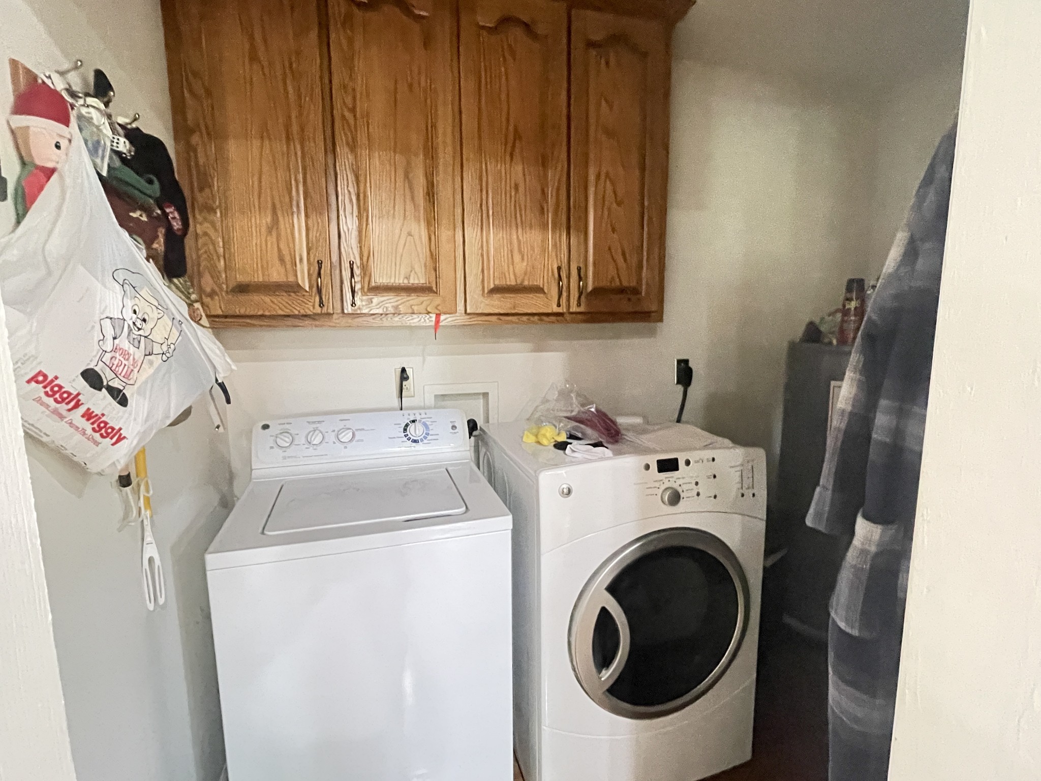 487 North Scenic Road Monteagle, TN 37356 - Photo 13 of 31 a utility room with dryer and washer