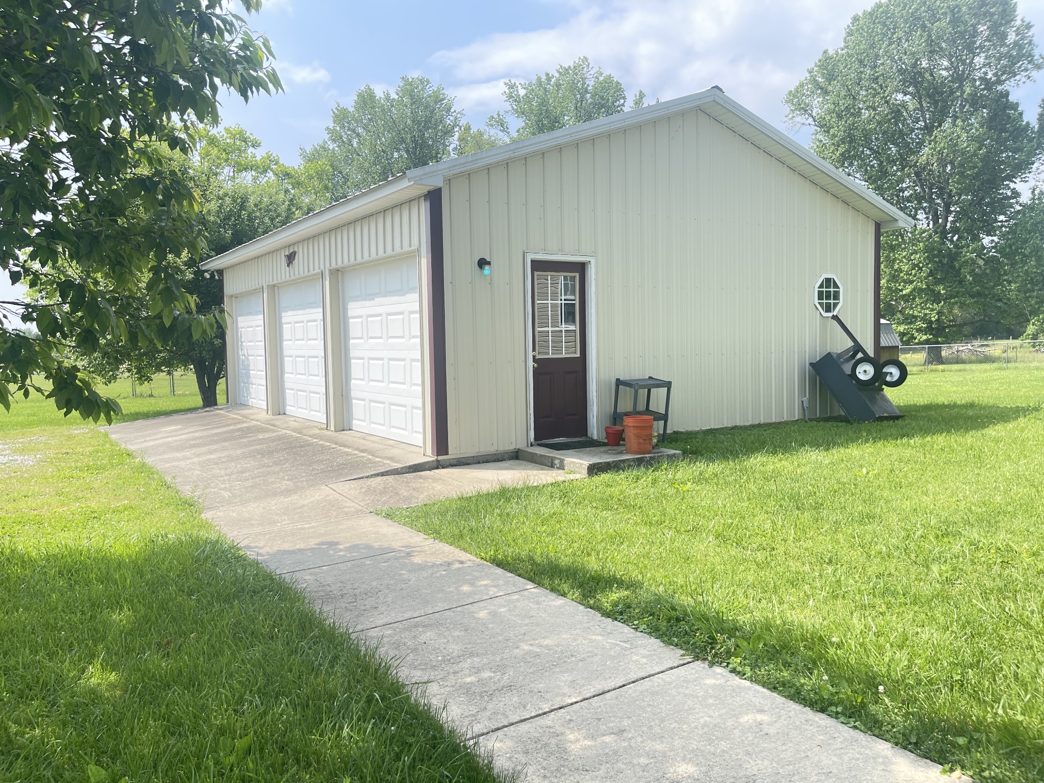 487 North Scenic Road Monteagle, TN 37356 - Photo 27 of 31 a backyard of a house with barbeque oven and garden