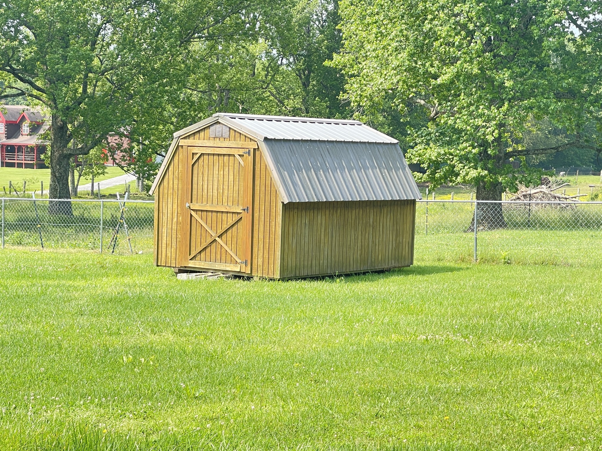 487 North Scenic Road Monteagle, TN 37356 - Photo 31 of 31 a backyard of a house with table and chairs