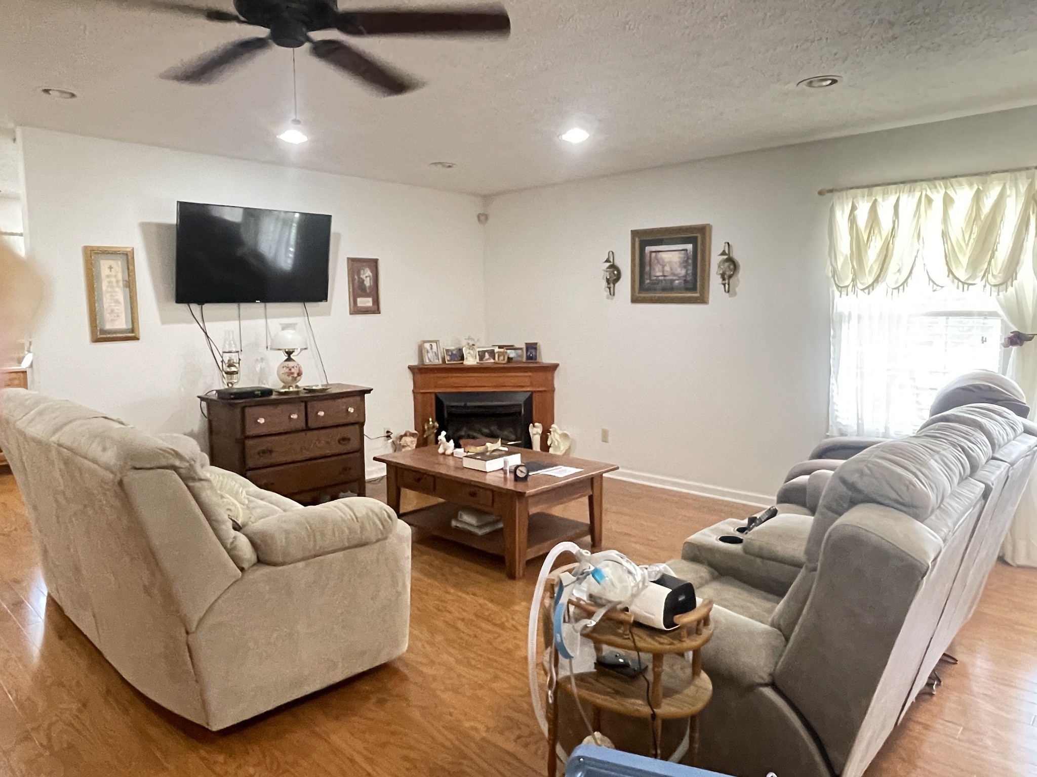 487 North Scenic Road Monteagle, TN 37356 - Photo 6 of 31 a living room with furniture and a flat screen tv