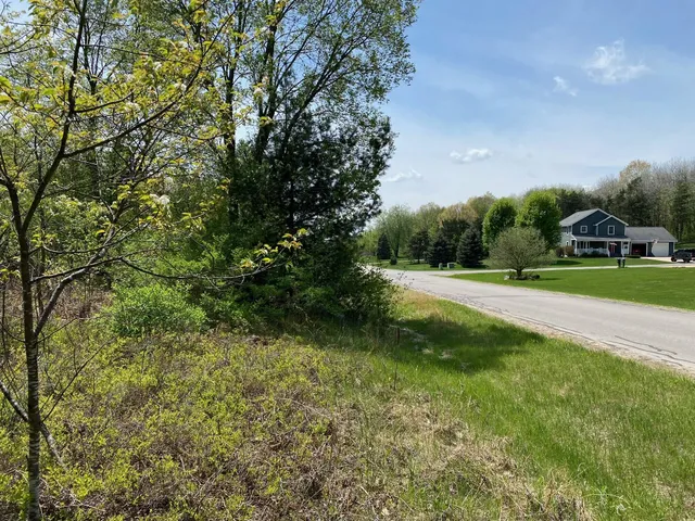 $17,900 | Crestview Drive, Cadillac, MI 49601