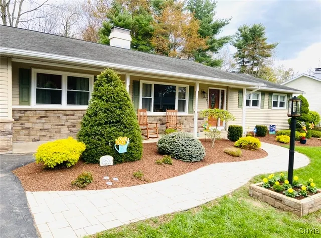 $550,000 | 8 Chateau Drive, Whitestown, NY 13492