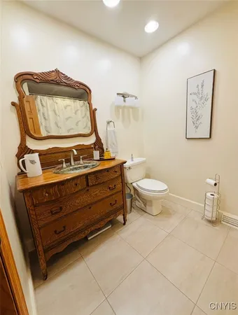 $465,000 | 8 Chateau Drive, Whitestown, NY 13492