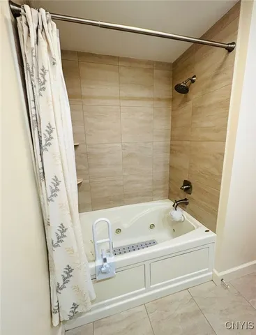 $477,000 | 8 Chateau Drive, Whitestown, NY 13492