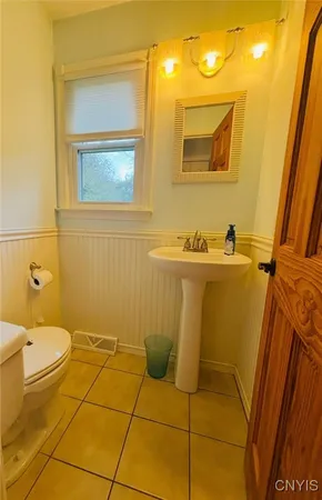 $465,000 | 8 Chateau Drive, Whitestown, NY 13492