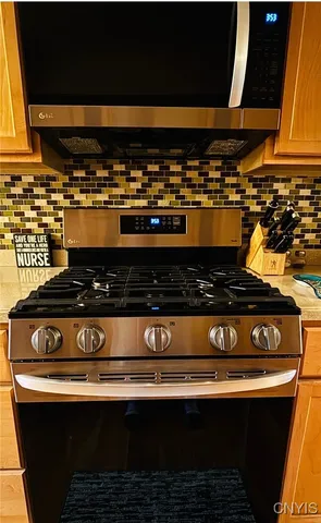 $477,000 | 8 Chateau Drive, Whitestown, NY 13492