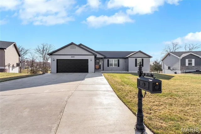 $389,900 | 29493 Walnut View Drive, Wright City, MO 63390