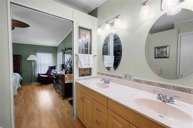 a en suite bathroom with double sink and a large mirror