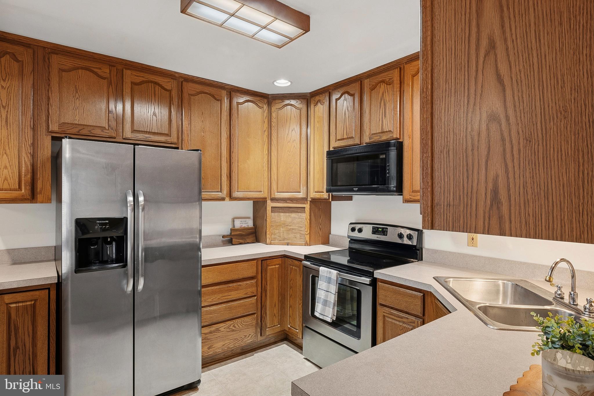 1544 Manor View Road Davidsonville, MD 21035 - Photo 10 of 34 Kitchen (alt view)