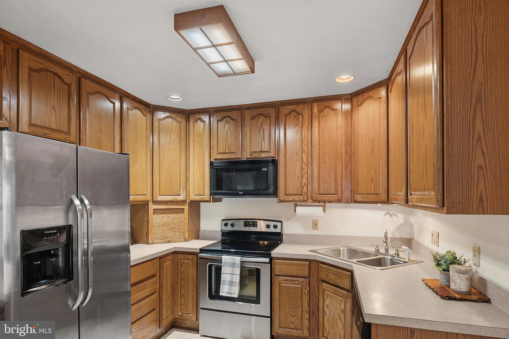 1544 Manor View Road Davidsonville, MD 21035 - Photo 6 of 34 Kitchen (alt view)