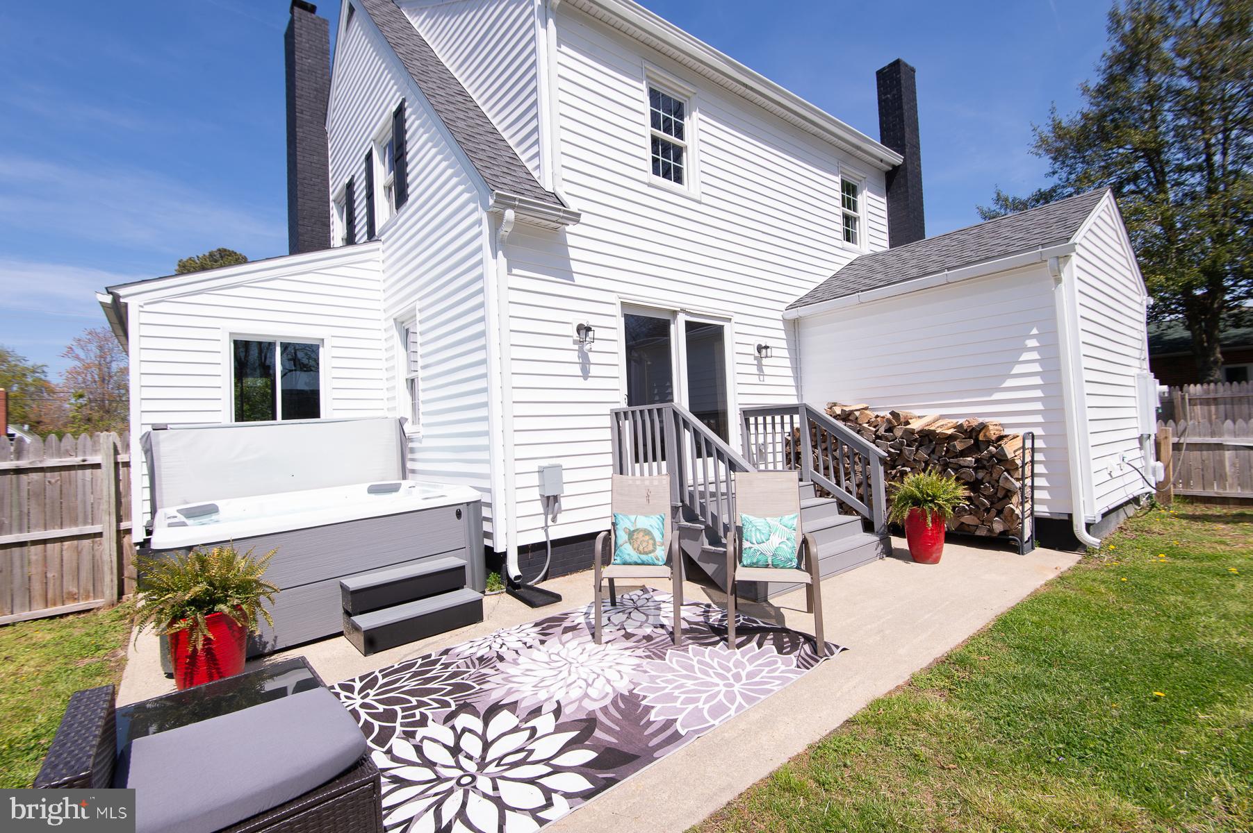 310 Talbot Avenue Cambridge, MD 21613 - Photo 42 of 72 a view of a patio with a dining table and chairs with wooden fence