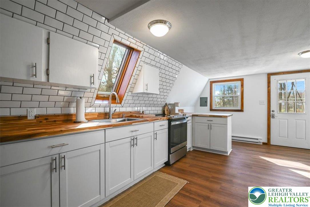 497 Jonas Road Effort, PA 18330 - Photo 4 of 48 Gallery Image 4