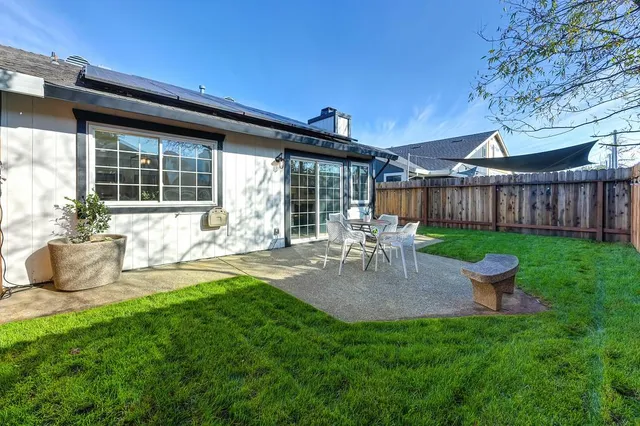 a chairs and a table in a backyard of a house