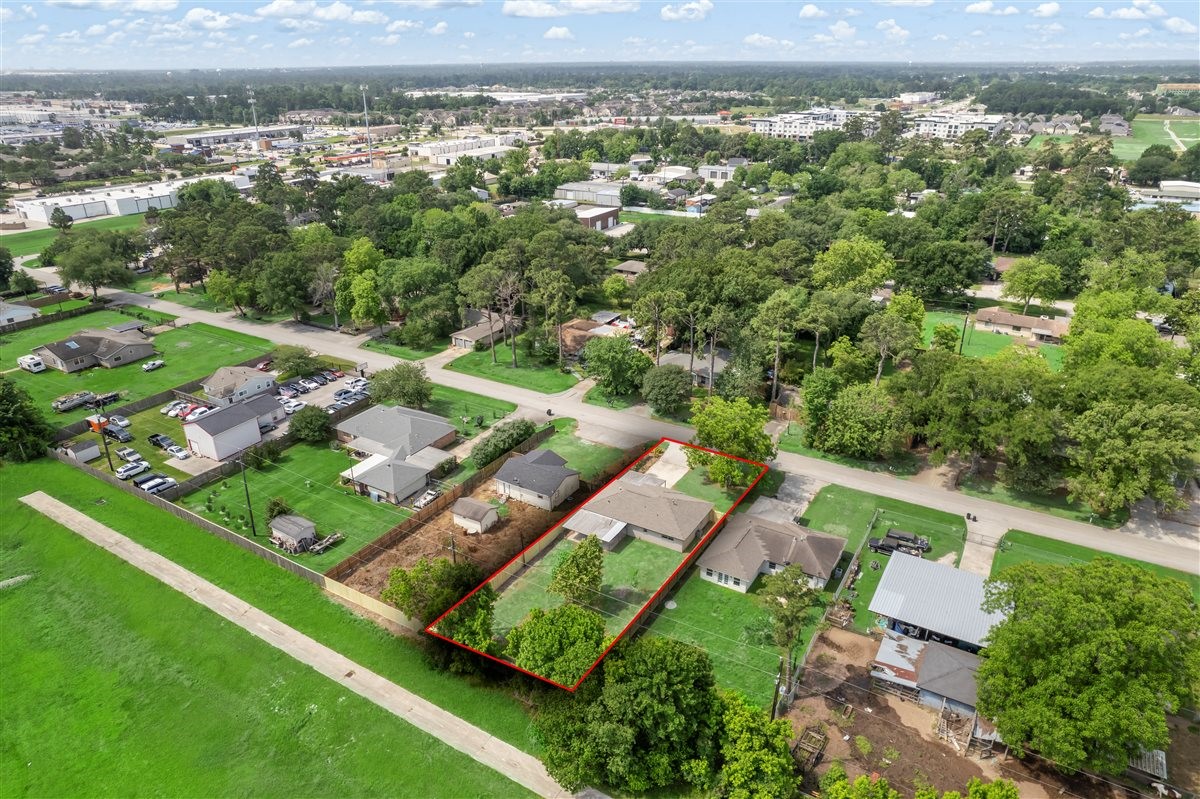 20618 Nannette Lane Spring, TX 77388 - Photo 28 of 32 an aerial view of residential houses with outdoor space and river