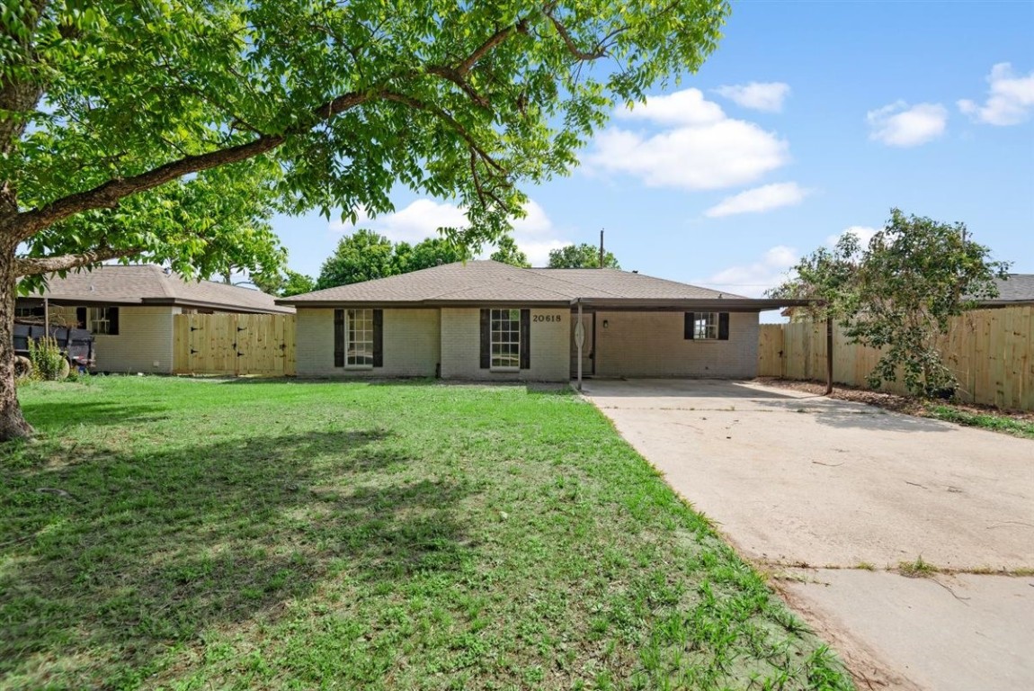 20618 Nannette Lane Spring, TX 77388 - Photo 4 of 32 a front view of a house with a garden