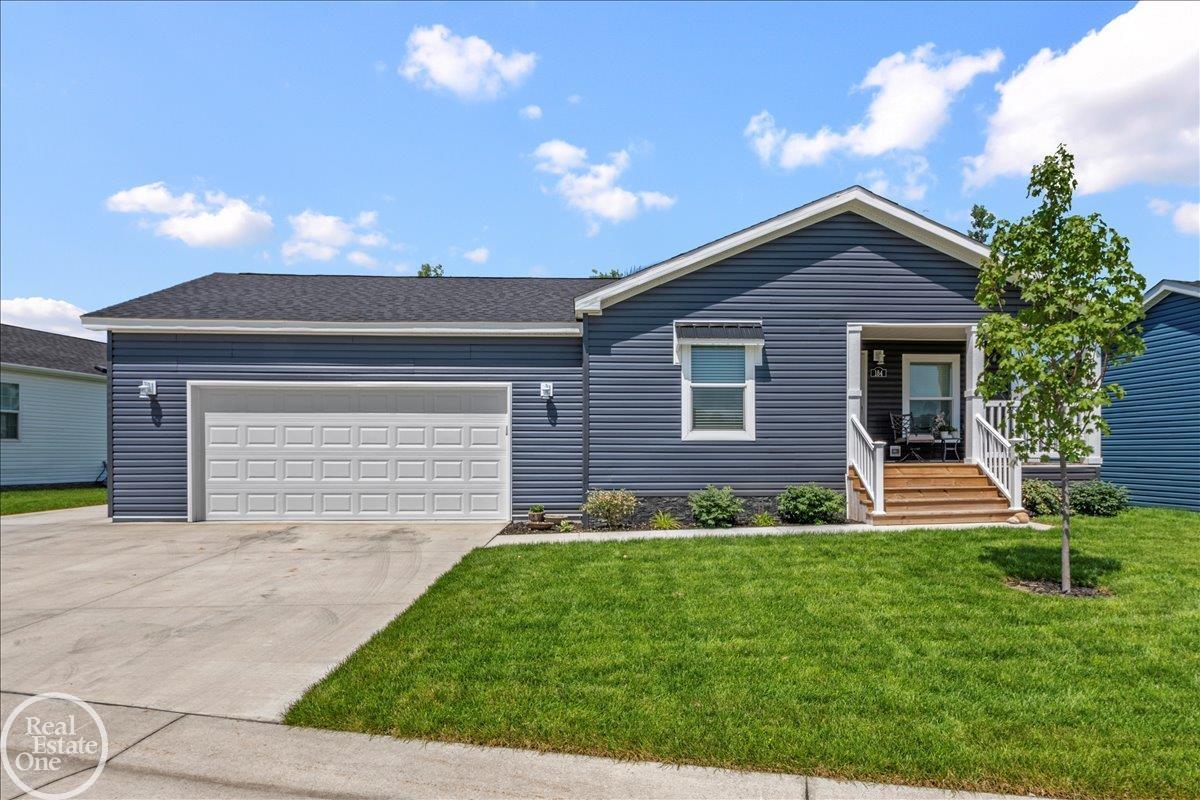 184 Riviera Drive Lapeer, MI 48446 - Photo 2 of 35 50214279-f455cb99-f114-46e7-841a-08610f3bdbfd.JPG