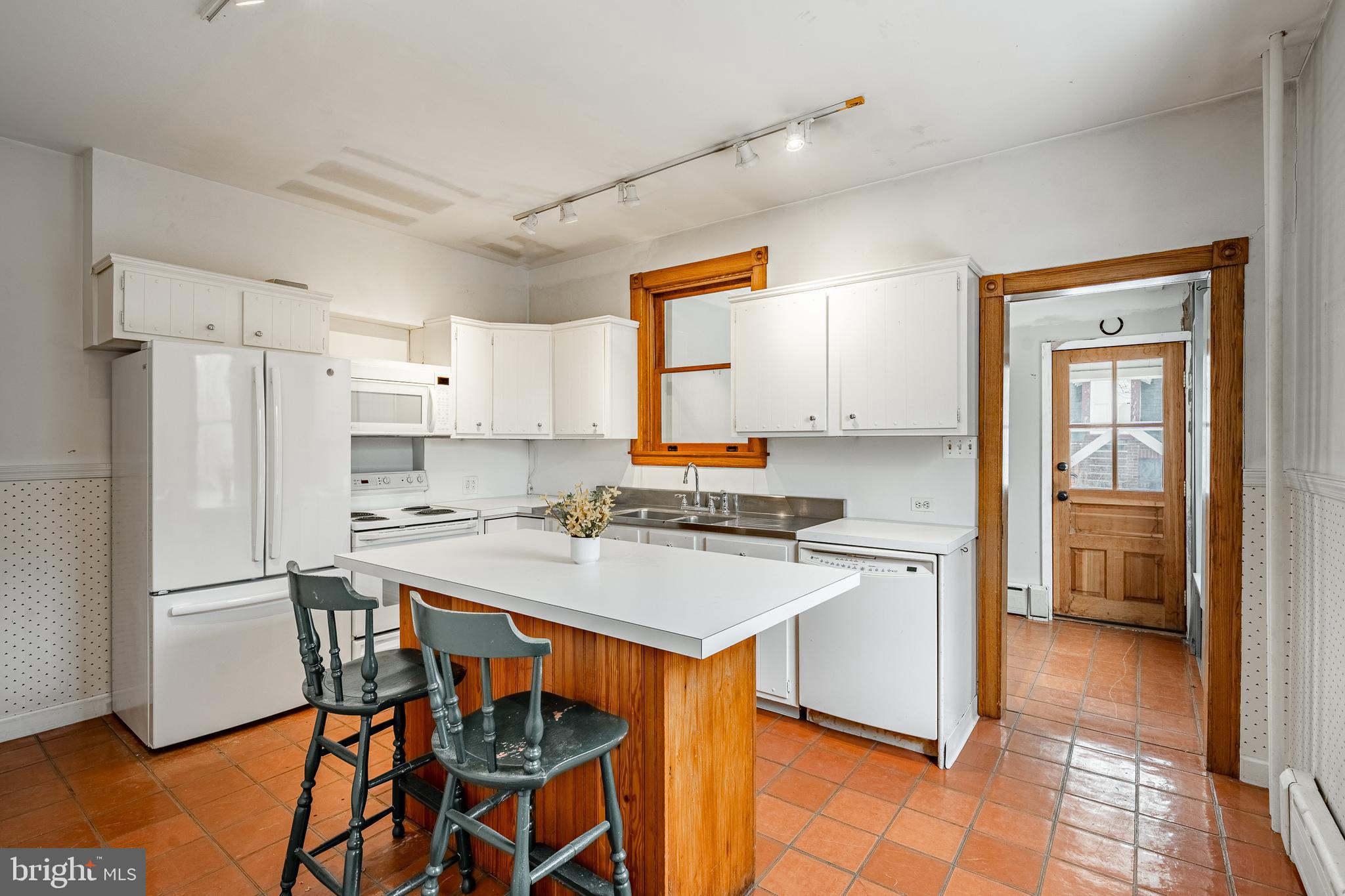 8136 Jeanes Street Philadelphia, PA 19111 - Photo 7 of 28