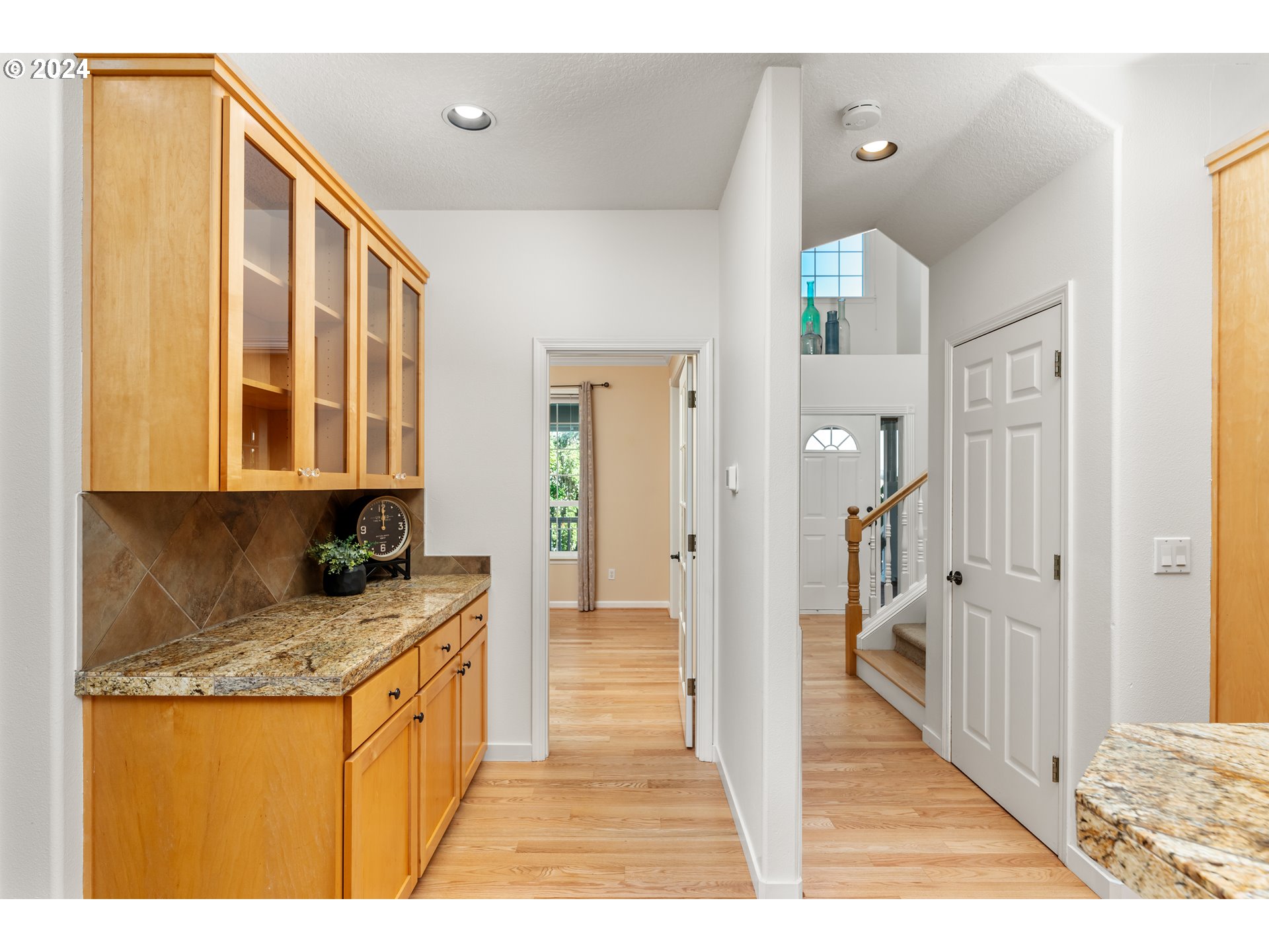 16640 Southwest Whitetail Lane Beaverton, OR 97007 - Photo 13 of 48 Butler's Pantry
