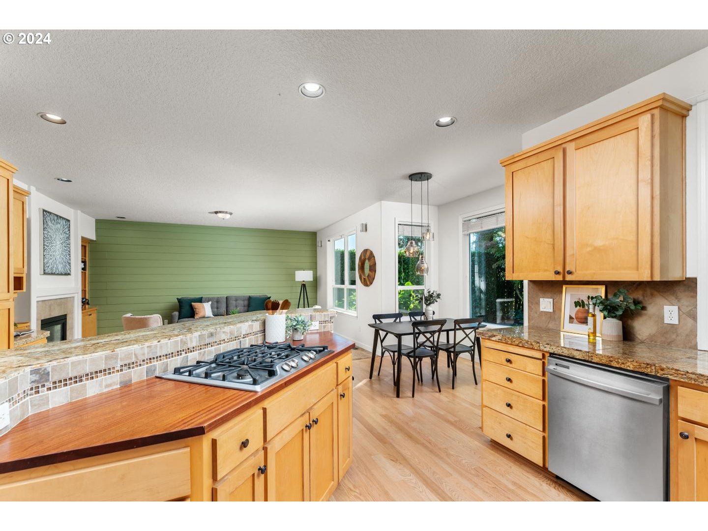 16640 Southwest Whitetail Lane Beaverton, OR 97007 - Photo 16 of 48 Kitchen