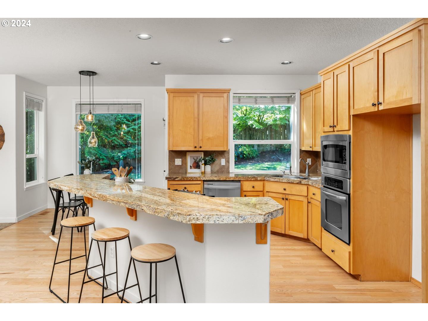 16640 Southwest Whitetail Lane Beaverton, OR 97007 - Photo 18 of 48 Kitchen