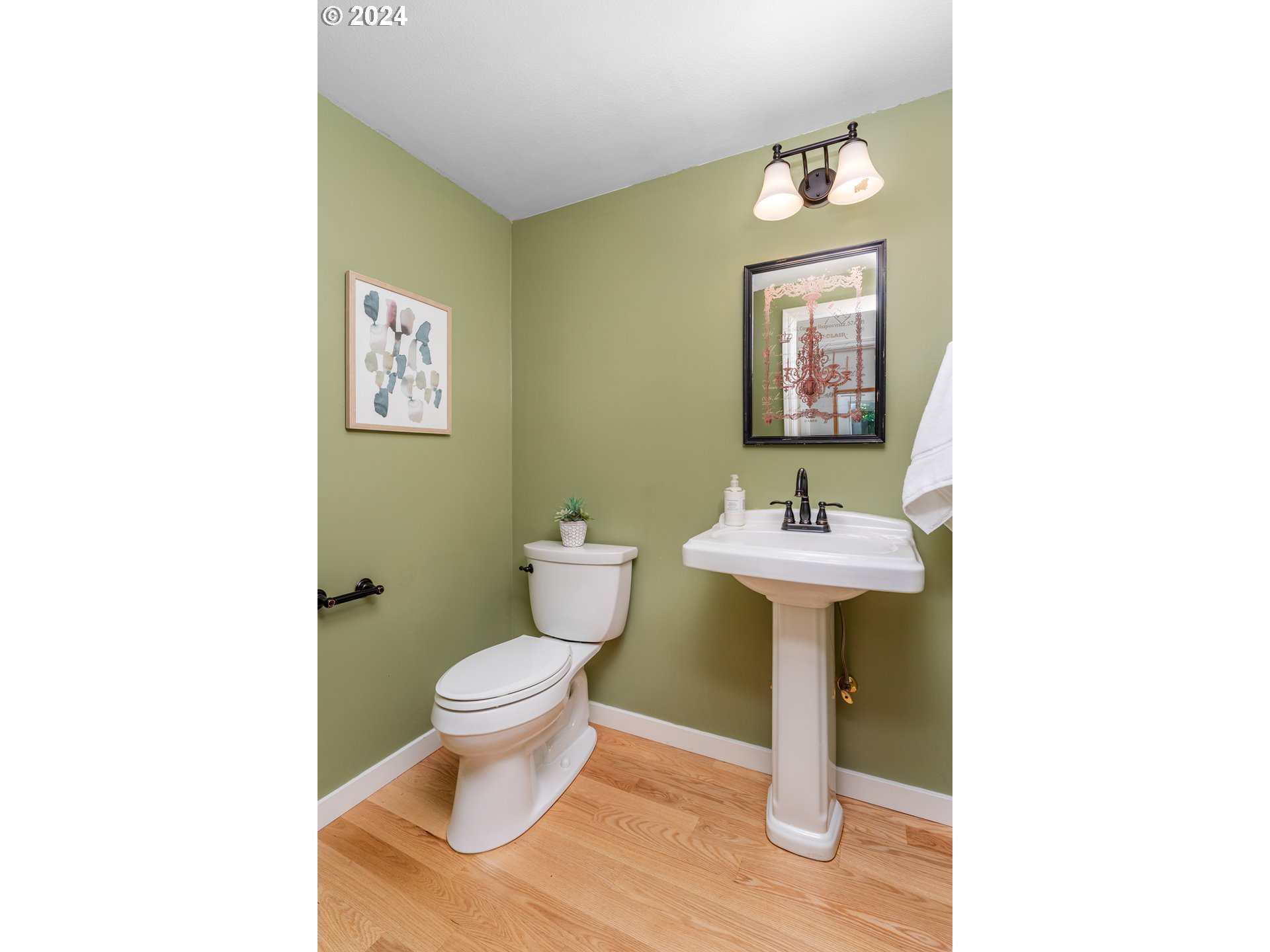 16640 Southwest Whitetail Lane Beaverton, OR 97007 - Photo 22 of 48 Bathroom