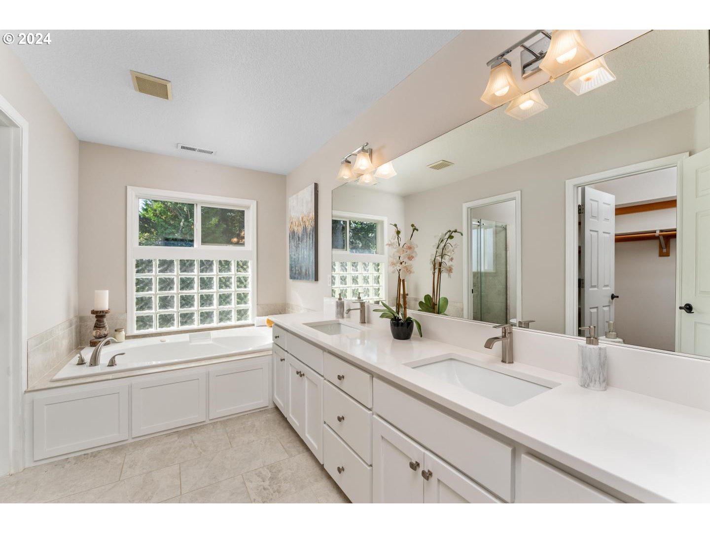 16640 Southwest Whitetail Lane Beaverton, OR 97007 - Photo 28 of 48 Owner's Suite Bathroom
