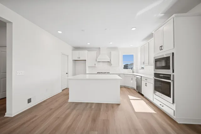 $685,000 | 11645 Hbr Circle North, Dayton, MN 55369