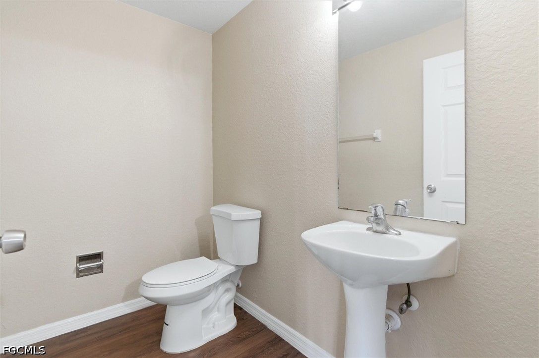 5257 Leeds Road Fort Myers, FL 33907 - Photo 22 of 30 a bathroom with a sink toilet and a mirror